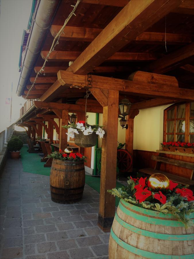 Hotel Tosa Мадонна-ди-Кампильо Экстерьер фото